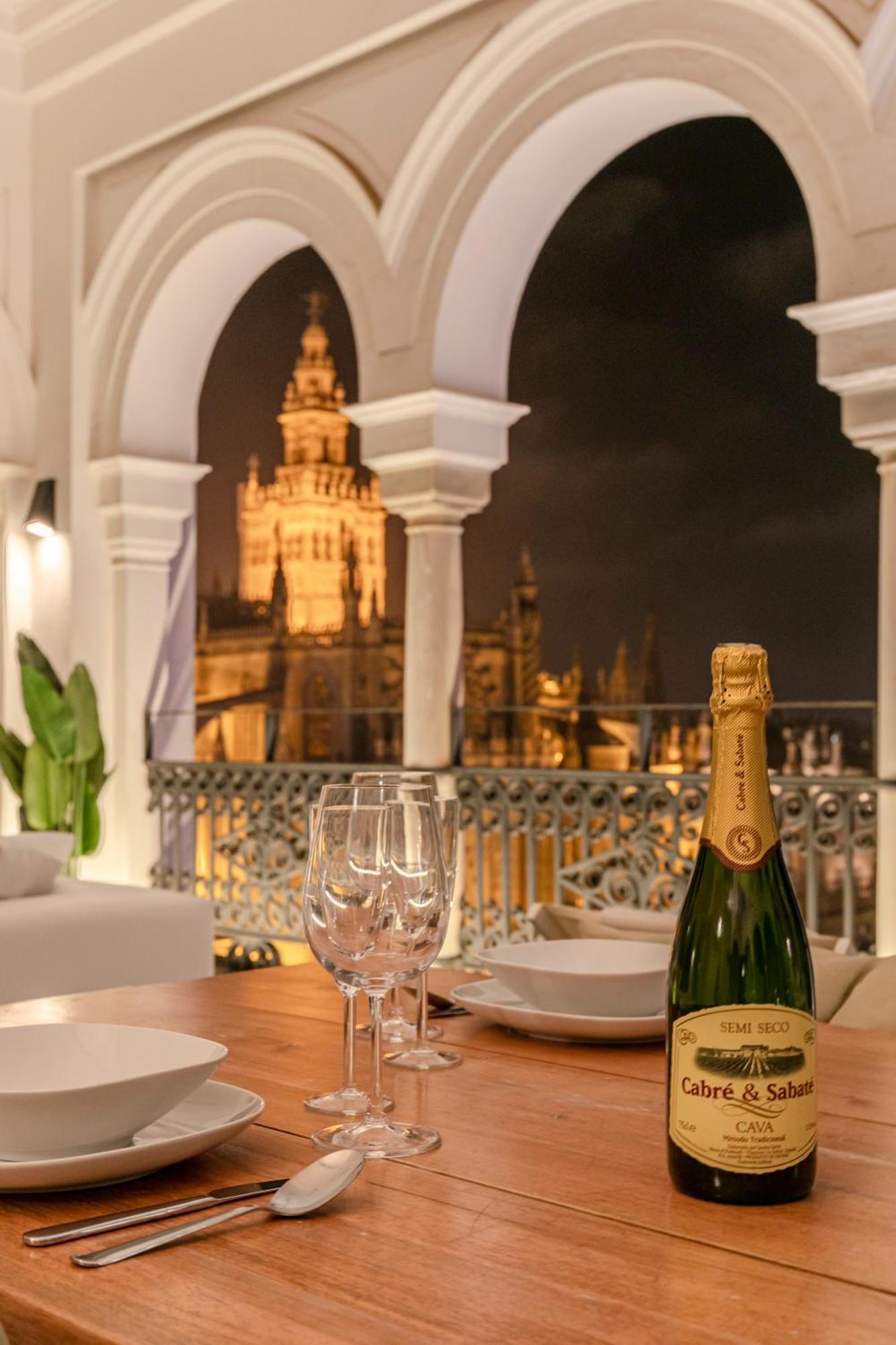 Isg Apartments The Most Exclusive Apartment In Sevillaparking Екстер'єр фото