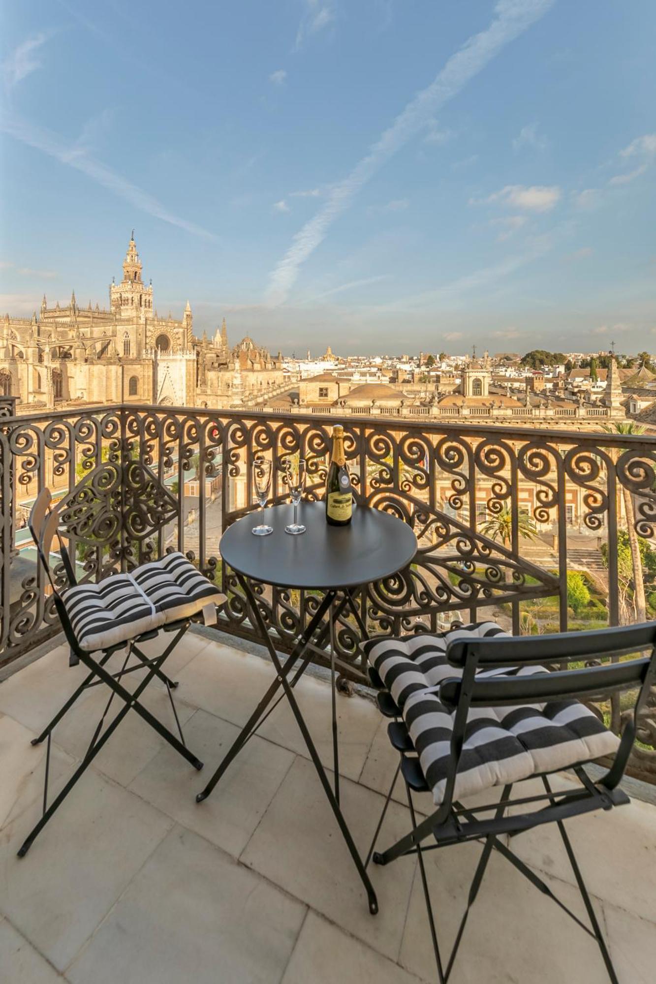 Isg Apartments The Most Exclusive Apartment In Sevillaparking Екстер'єр фото