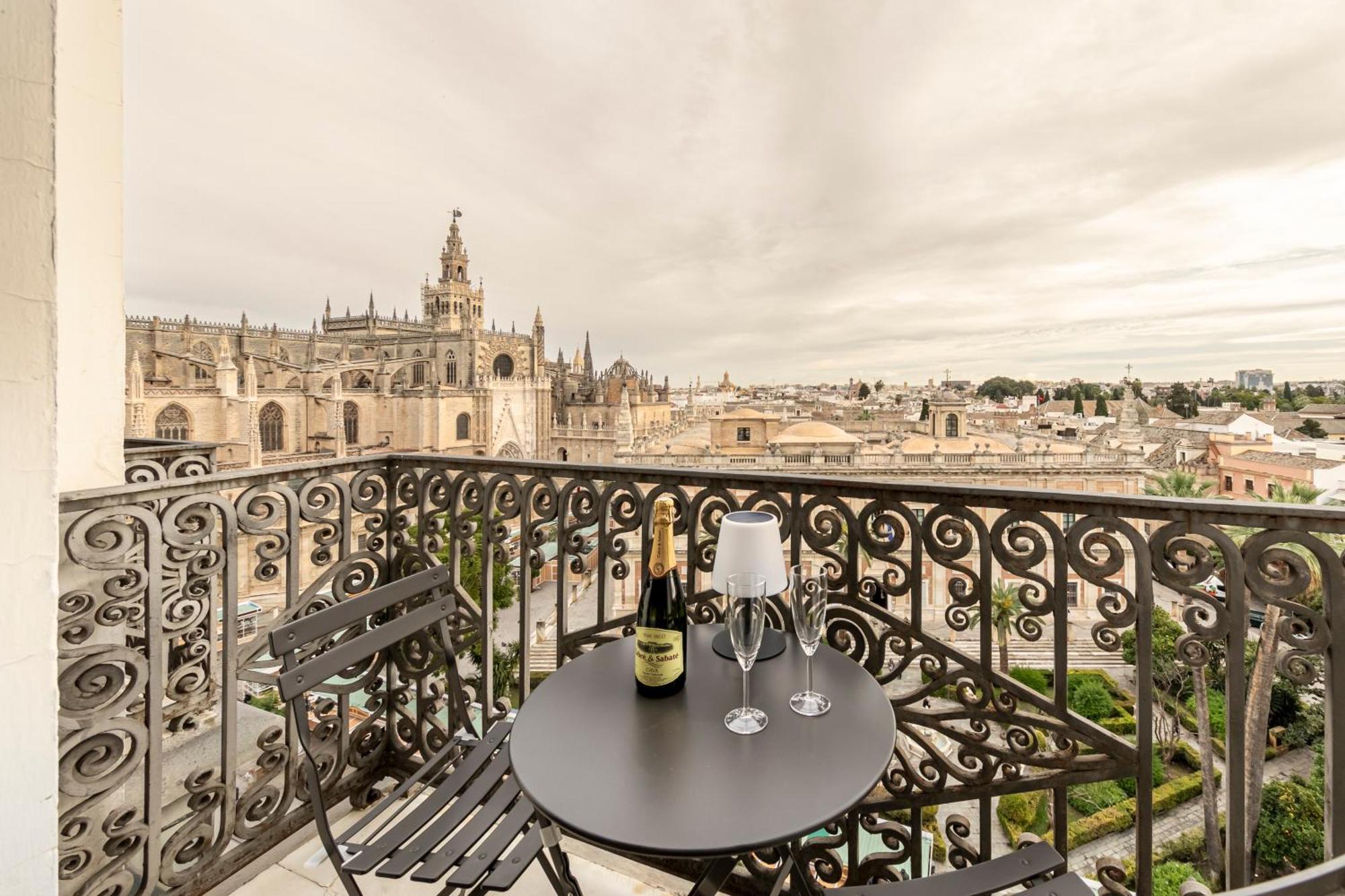 Isg Apartments The Most Exclusive Apartment In Sevillaparking Екстер'єр фото