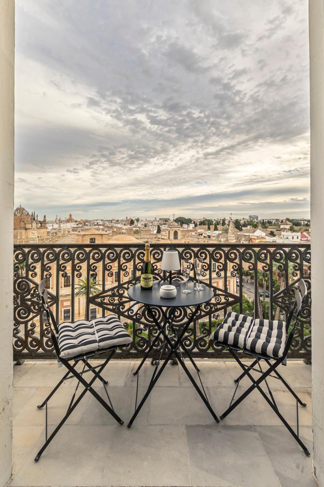 Isg Apartments The Most Exclusive Apartment In Sevillaparking Екстер'єр фото