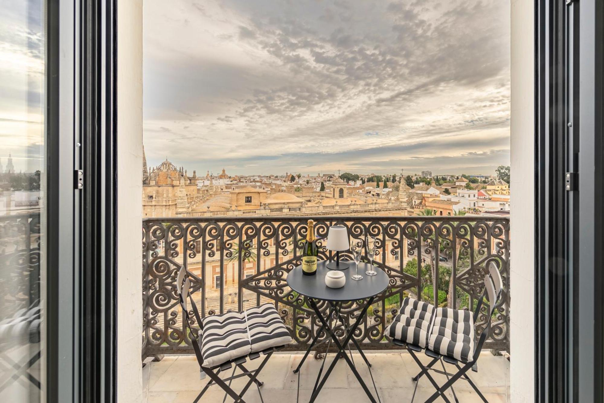 Isg Apartments The Most Exclusive Apartment In Sevillaparking Екстер'єр фото